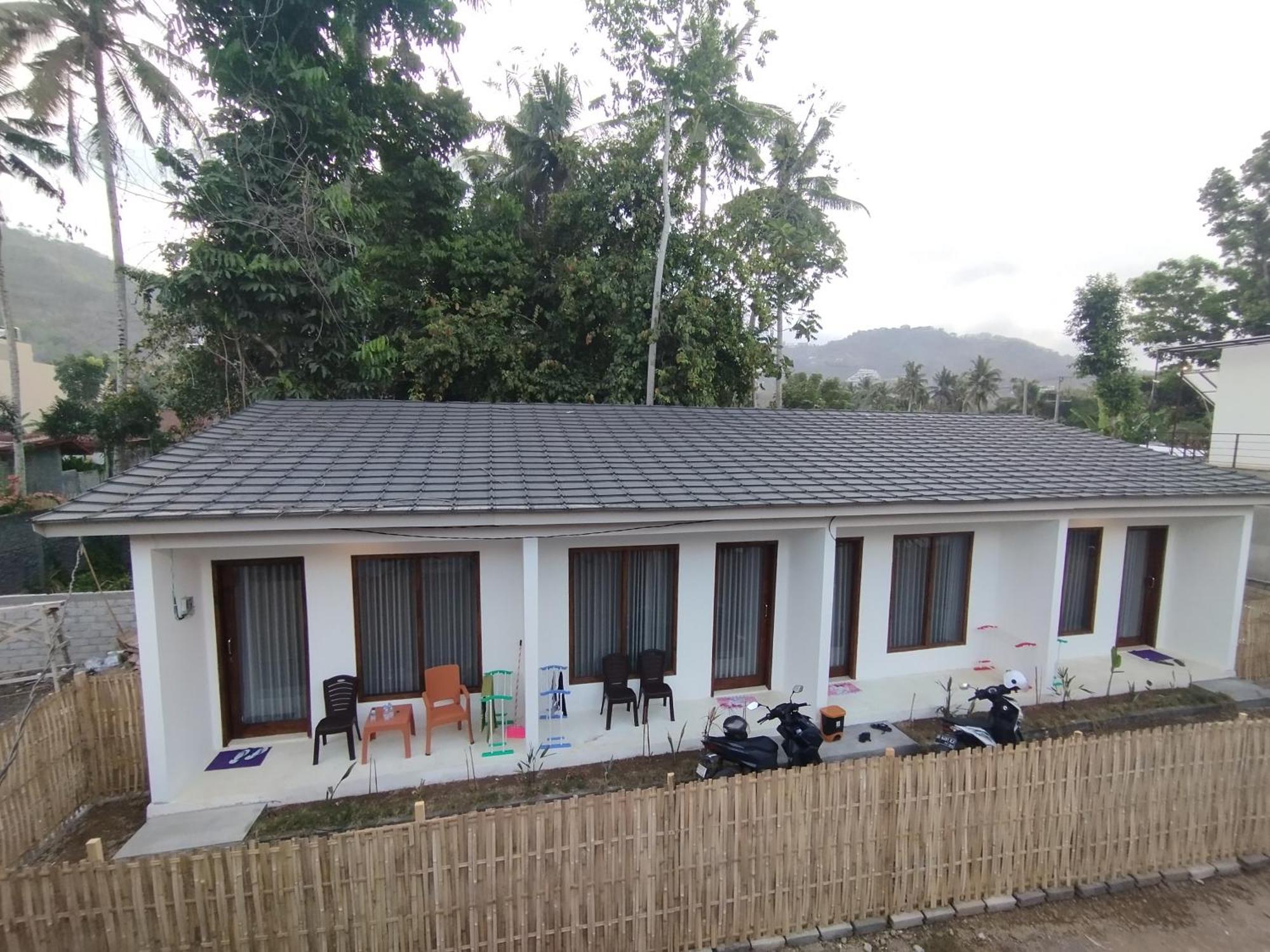 The Corner Homestay Kuta  Esterno foto